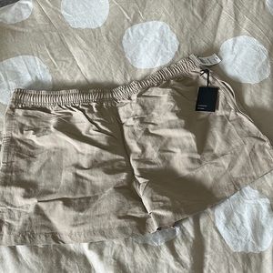 TNA water repellant shorts in size L